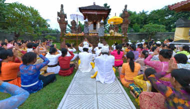 Temple Ceremony Tukadmungga