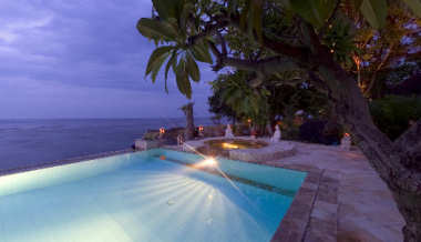 The Pool right at the beach.